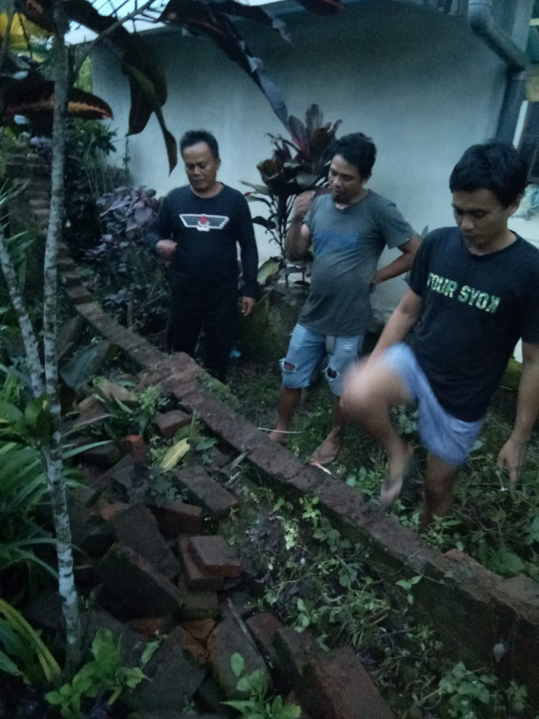 Tembok Penyengker Roboh di Banjar Juwet, Desa Abiansemal, Kecamatan Abiansemal Tanggal 31 Januari 2023